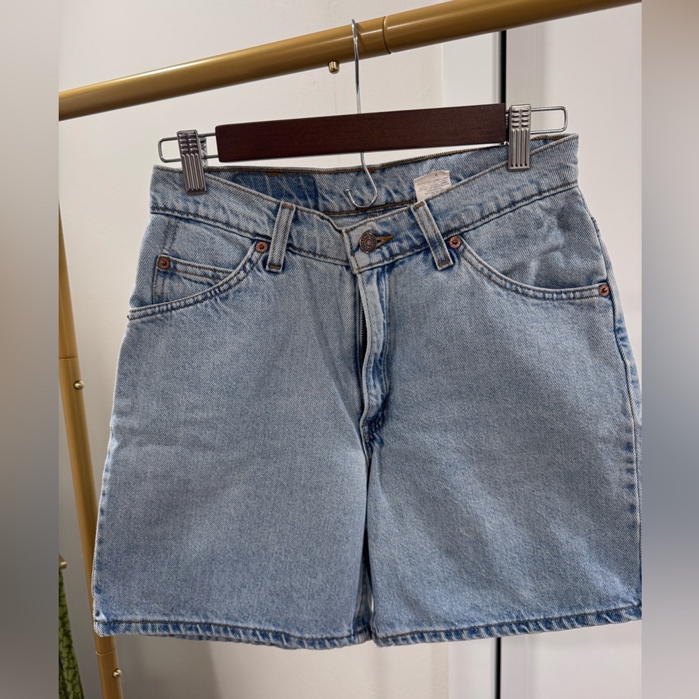 Vintage Levi's 967 denim shorts faded light blue. Orange Levi’s Tag. Size 5